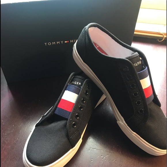 Tommy Hilfiger Other - Tommy Hilfiger Sneakers size 7